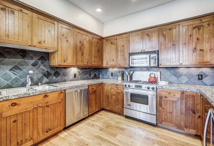 Bachelor Gulch Village