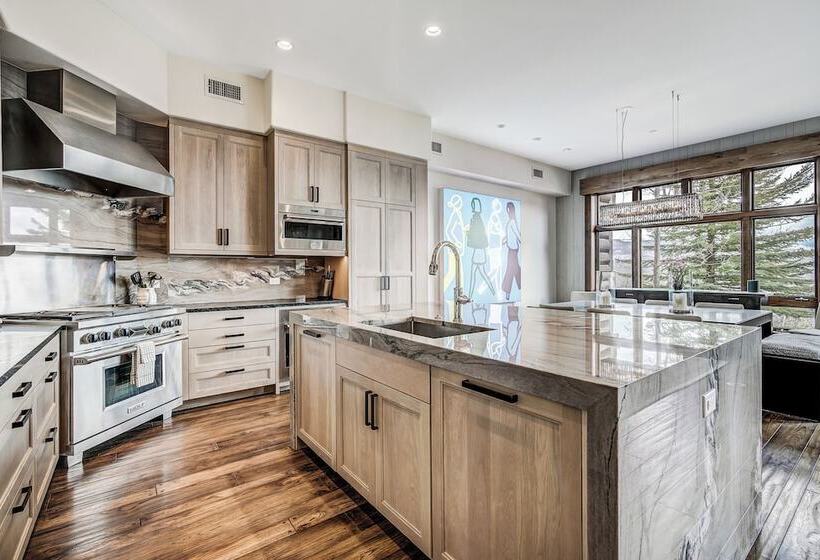 Bachelor Gulch Village