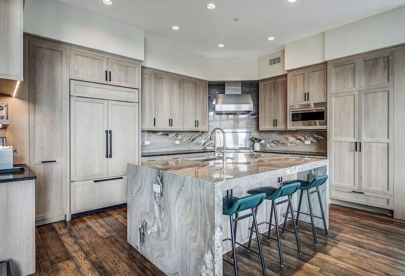 Bachelor Gulch Village