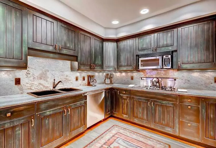 Bachelor Gulch Village