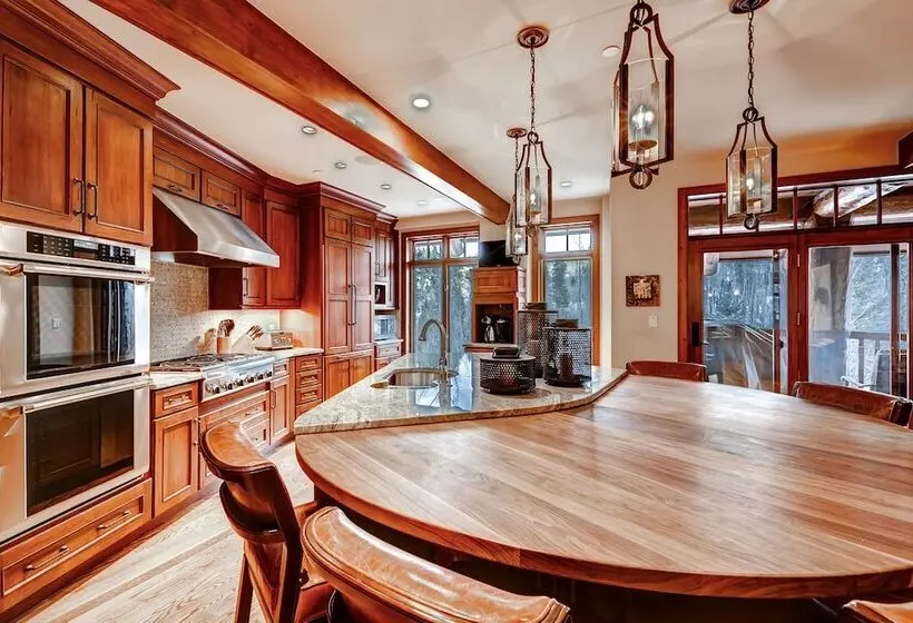 Bachelor Gulch Village