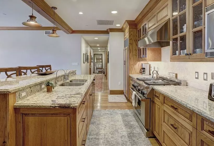 Bachelor Gulch Village