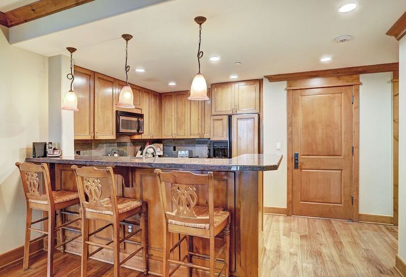 Bachelor Gulch Village