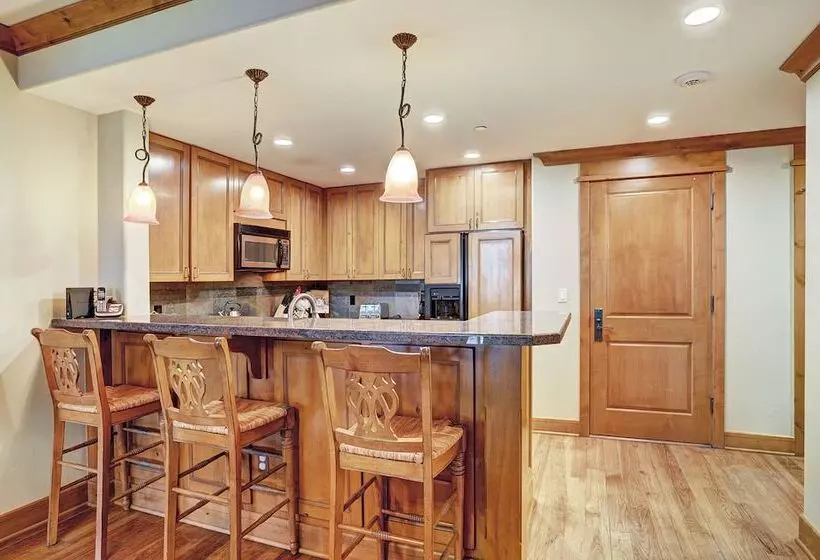 Bachelor Gulch Village