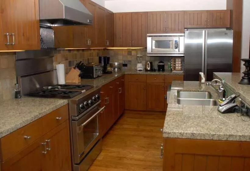 Bachelor Gulch Village