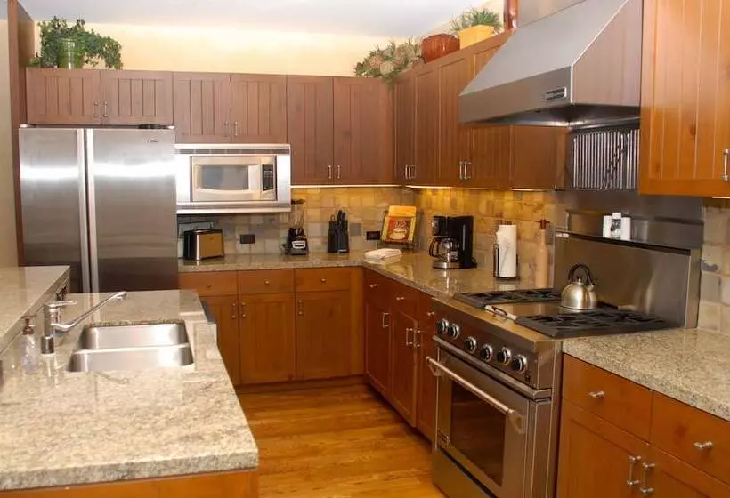 Bachelor Gulch Village