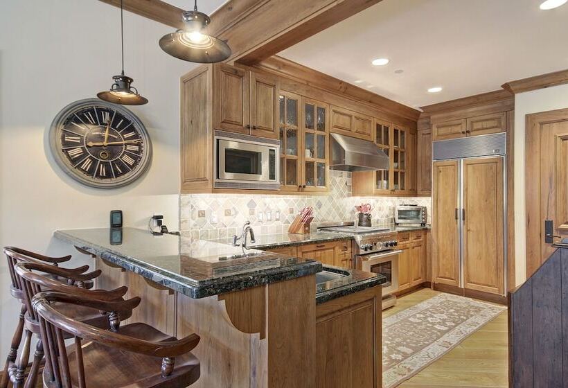 Bachelor Gulch Village