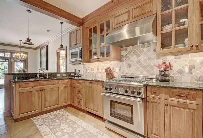 Bachelor Gulch Village