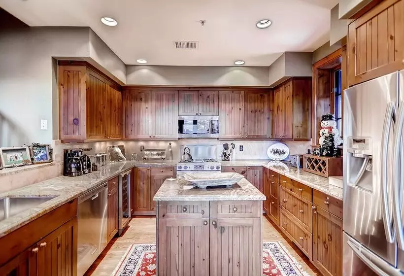 Bachelor Gulch Village