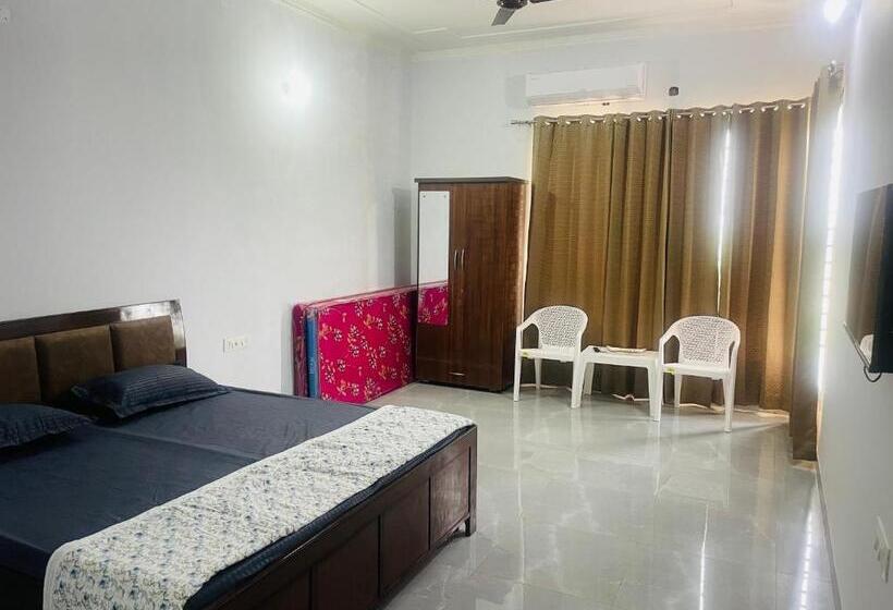 تختخواب و صبحانه Airport Bnb Homestay