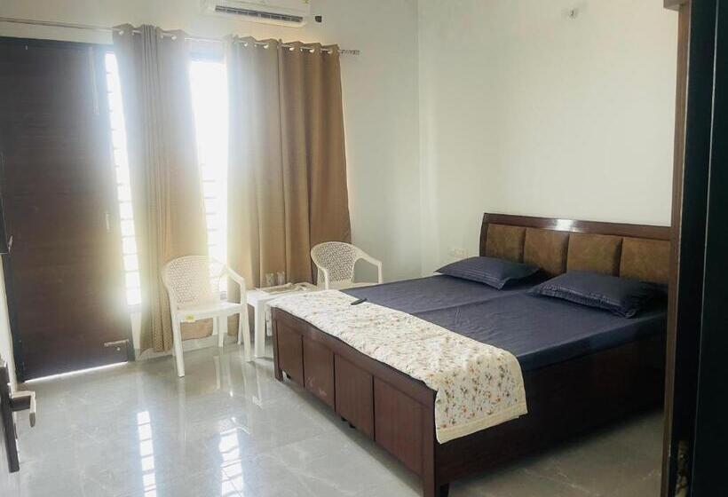 تختخواب و صبحانه Airport Bnb Homestay