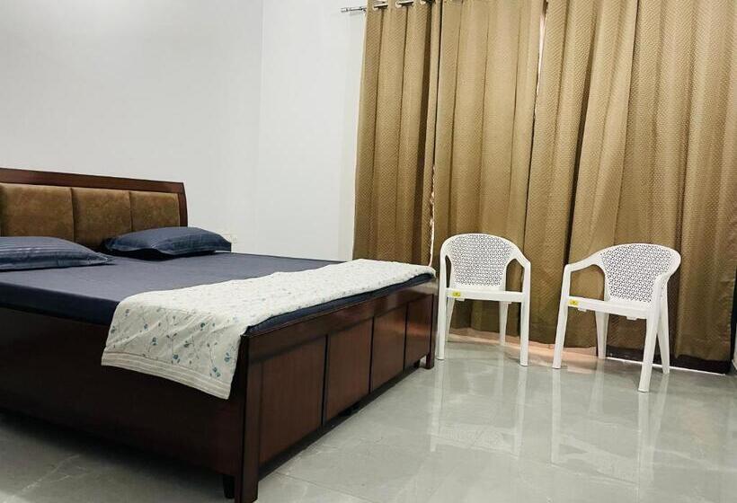 تختخواب و صبحانه Airport Bnb Homestay