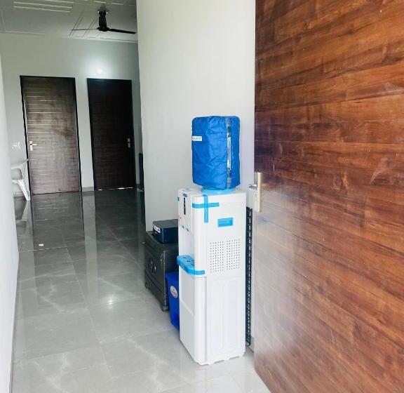 تختخواب و صبحانه Airport Bnb Homestay