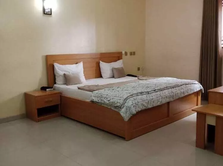 Gyeuti Citi Hotel And Suites
