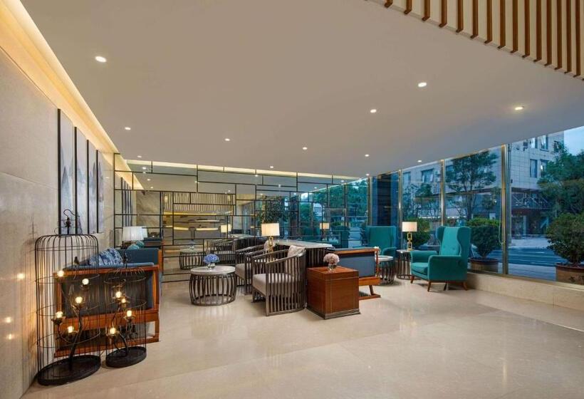 호텔 Days Inn By Wyndham Dali Erhai Park