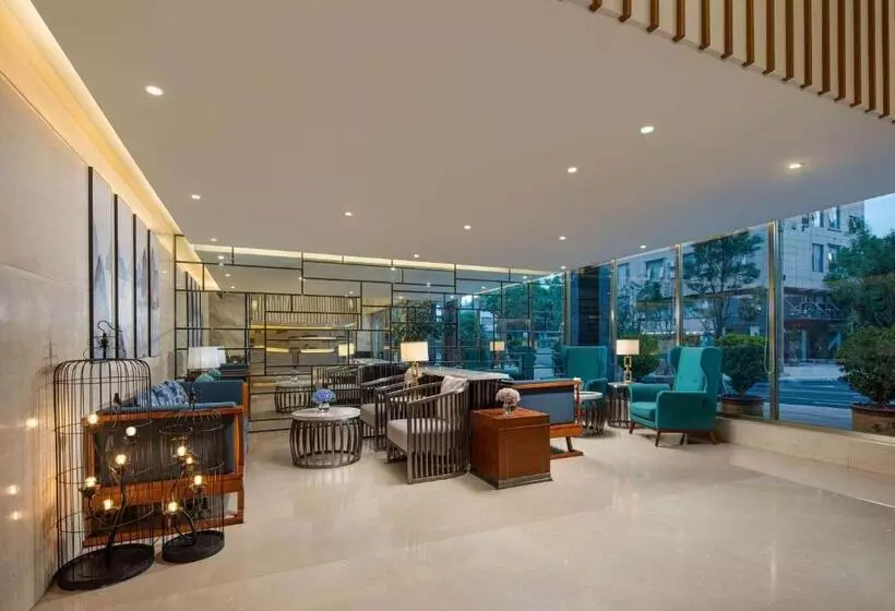 Hotelli Days Inn By Wyndham Dali Erhai Park