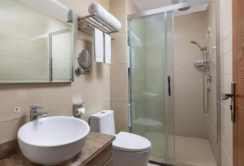 Hotelli Days Inn By Wyndham Dali Erhai Park