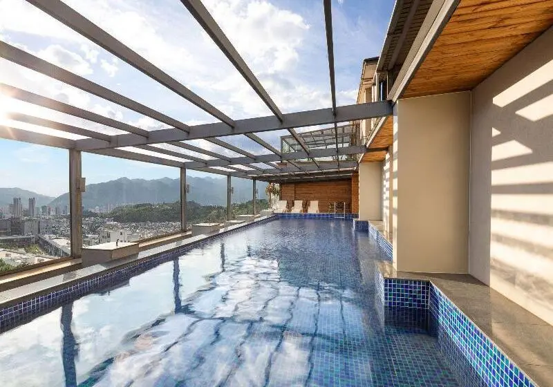 هتل Days Inn By Wyndham Dali Erhai Park