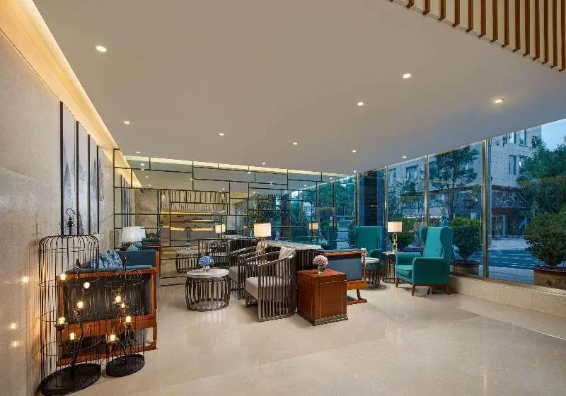 هتل Days Inn By Wyndham Dali Erhai Park