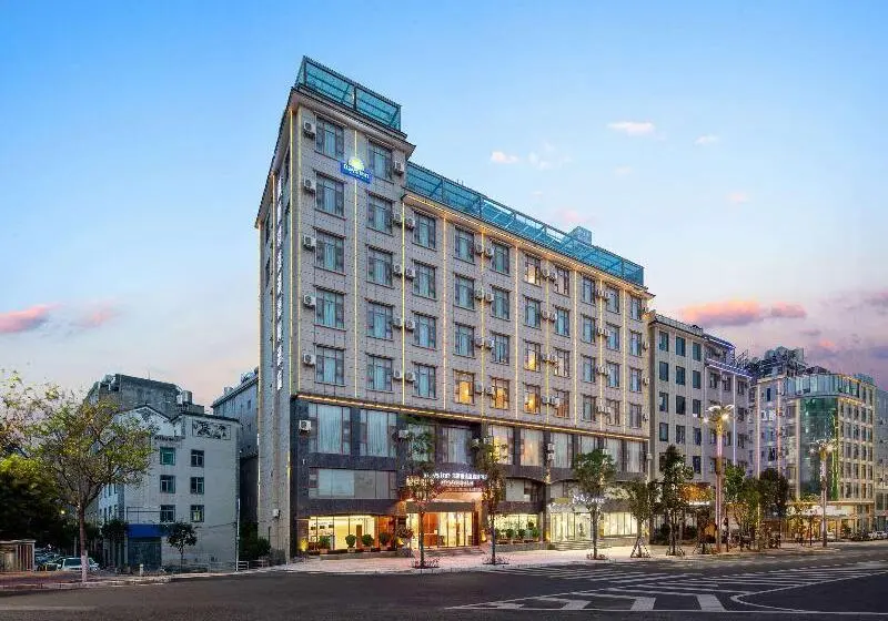 هتل Days Inn By Wyndham Dali Erhai Park