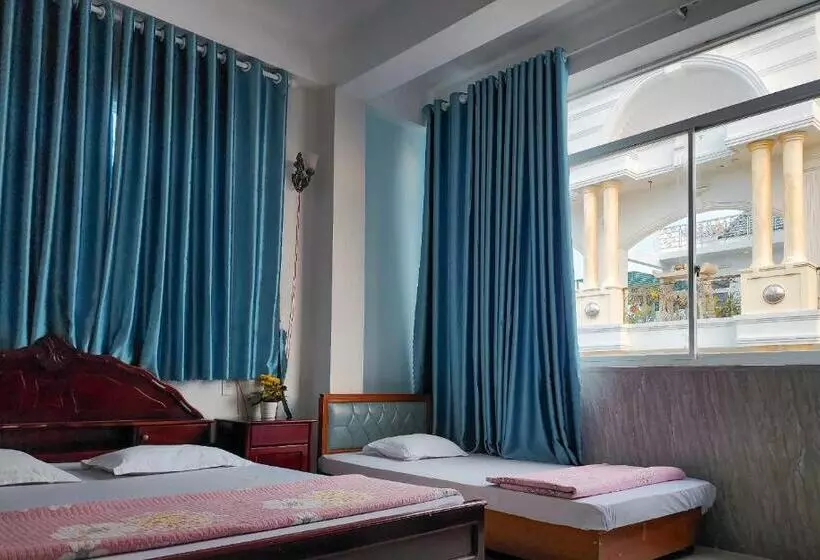 هتل Khách Sạn Thu Nguyễn   Ngay Bến Ninh Kiều, Chợ đêm