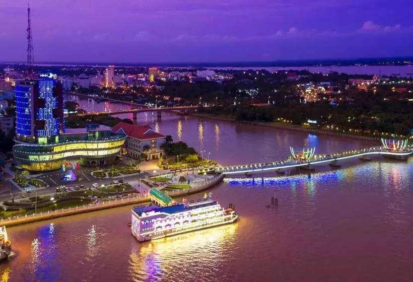 هتل Khách Sạn Thu Nguyễn   Ngay Bến Ninh Kiều, Chợ đêm