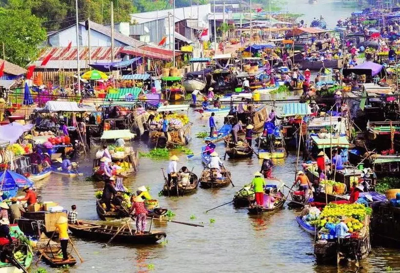 هتل Khách Sạn Thu Nguyễn   Ngay Bến Ninh Kiều, Chợ đêm