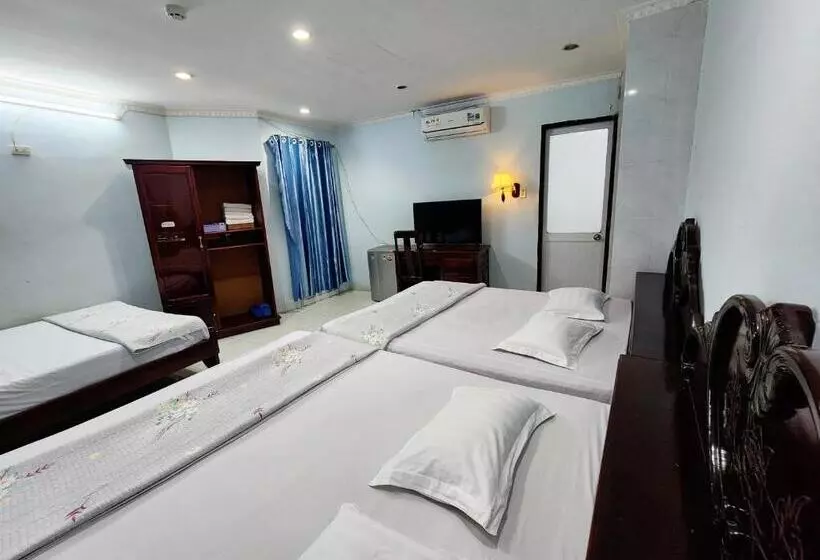 هتل Khách Sạn Thu Nguyễn   Ngay Bến Ninh Kiều, Chợ đêm