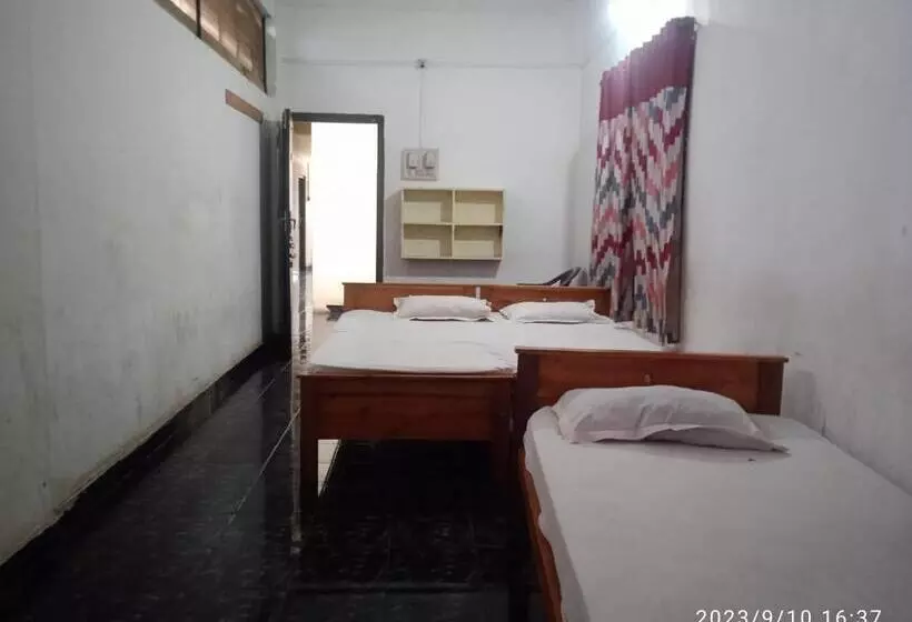 Hotelli Layali Ooty Transit Lodging