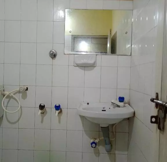 Hotelli Layali Ooty Transit Lodging