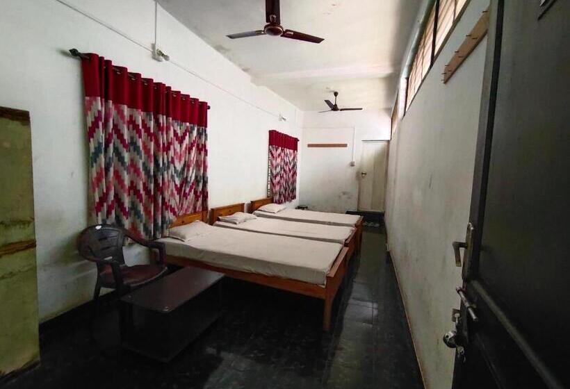 בית מלון כפרי Layali Ooty Transit Lodging