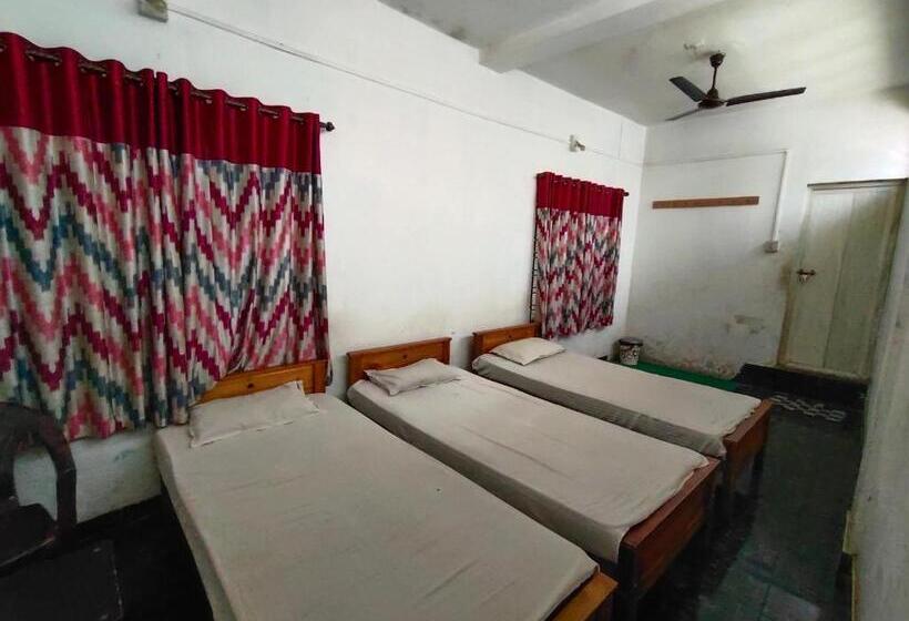 בית מלון כפרי Layali Ooty Transit Lodging