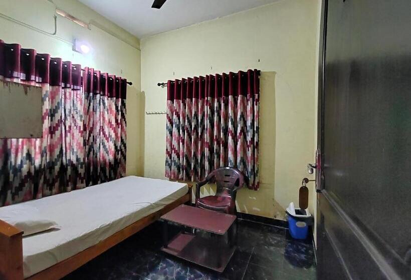 בית מלון כפרי Layali Ooty Transit Lodging