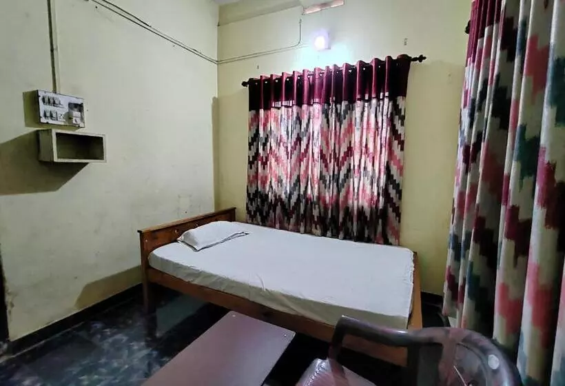 Hotelli Layali Ooty Transit Lodging
