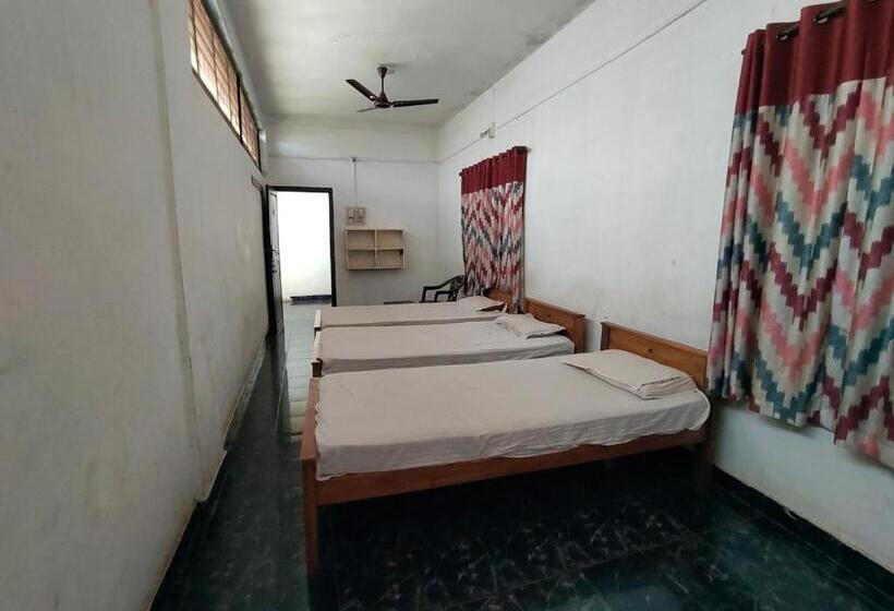 בית מלון כפרי Layali Ooty Transit Lodging