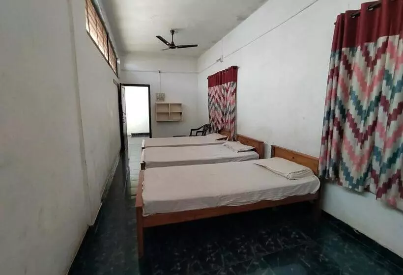 Hotelli Layali Ooty Transit Lodging