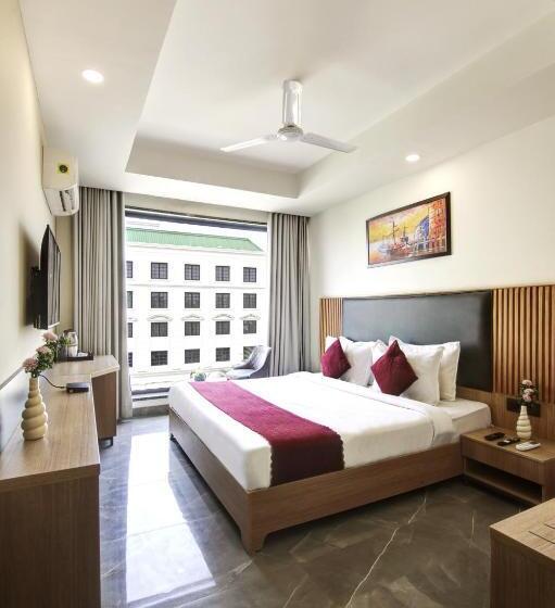 Hotel Saltstayz Le Icon  Cyber Hub