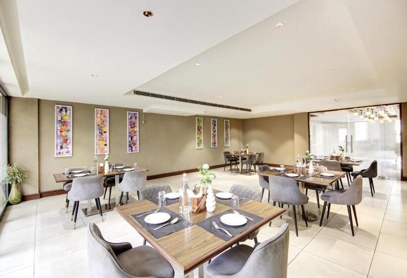 Hotel Saltstayz Le Icon  Cyber Hub