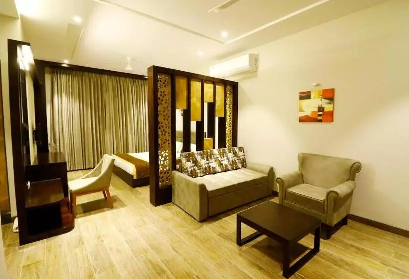 ホテル The Royal Inn