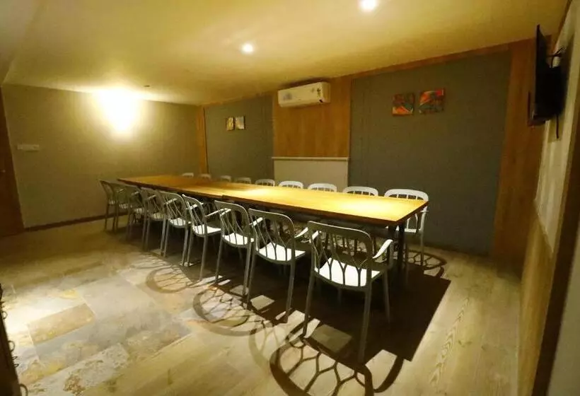ホテル The Royal Inn