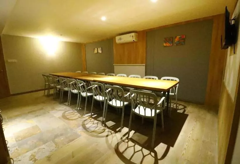 ホテル The Royal Inn