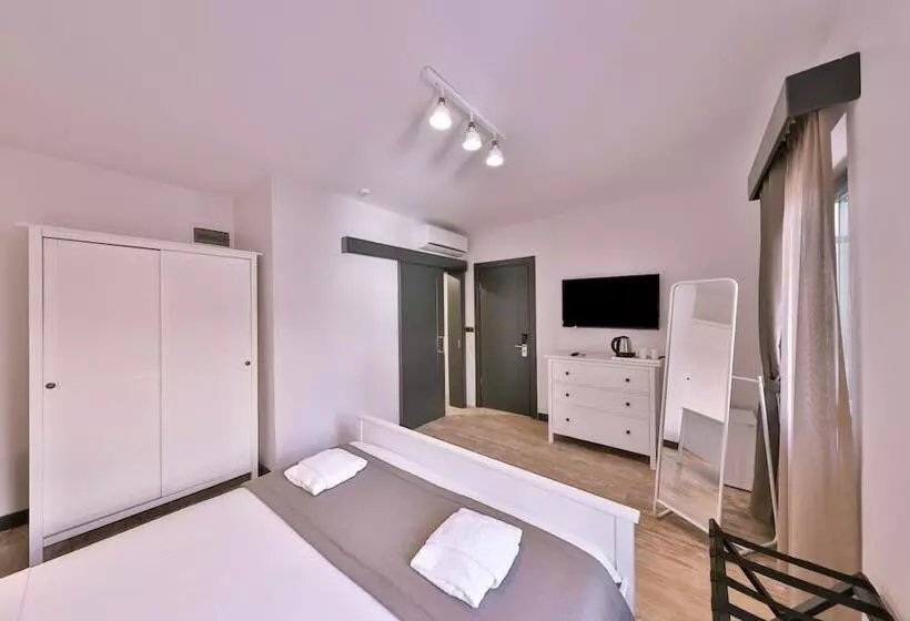 Pitoresk Otel