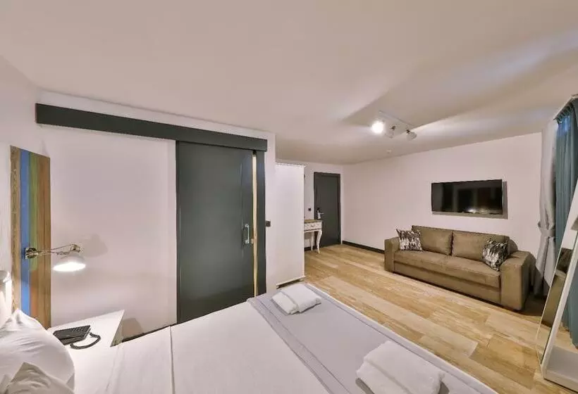 Pitoresk Otel