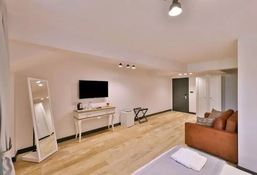 Pitoresk Otel
