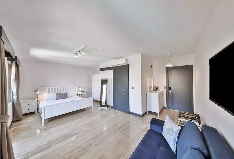 Pitoresk Otel