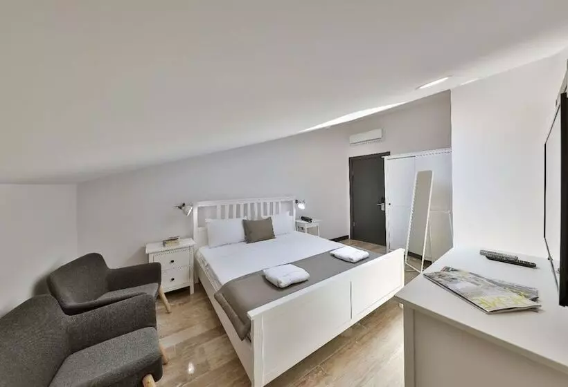 Pitoresk Otel