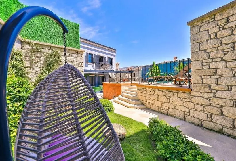Pitoresk Otel