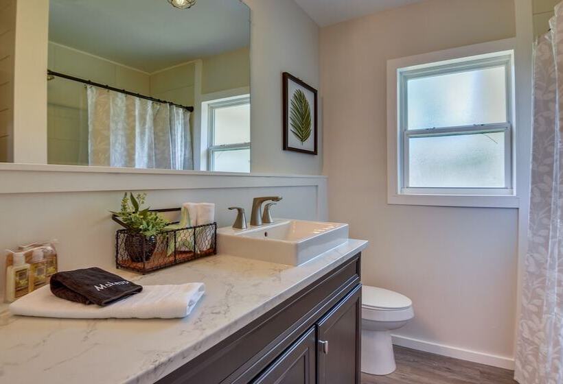 Sunny Home W/ Yard ~ 7 Mi To Anna Maria Island!