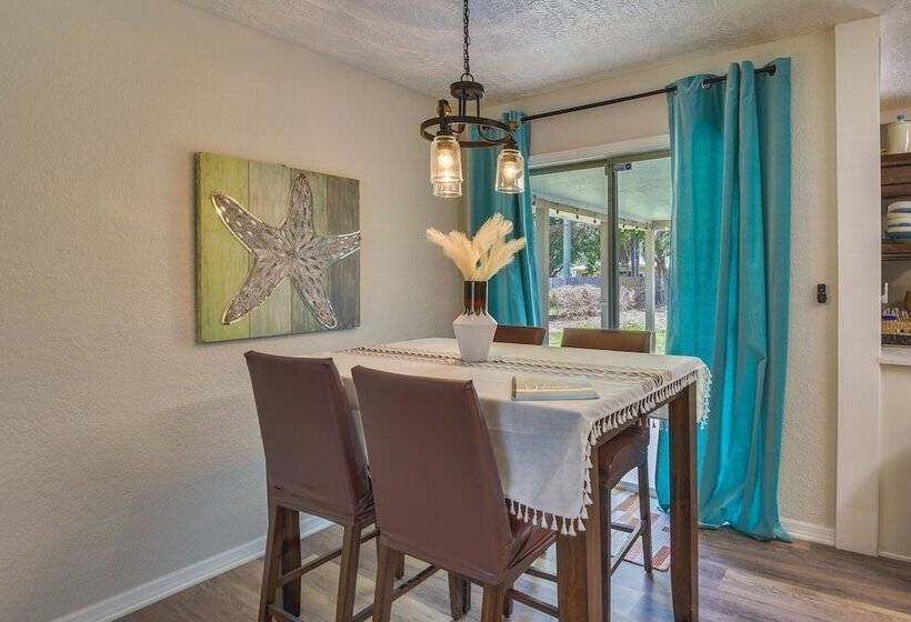 Sunny Home W/ Yard ~ 7 Mi To Anna Maria Island!