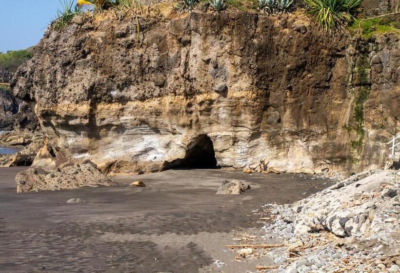 Yalí Sunzal Hotel   La Libertad